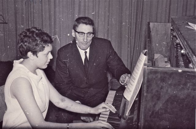 Hij hoopte dat ze ooit zou ontdekken dat ook bij hem schoonheid vanbinnen zit. Niet dus. 